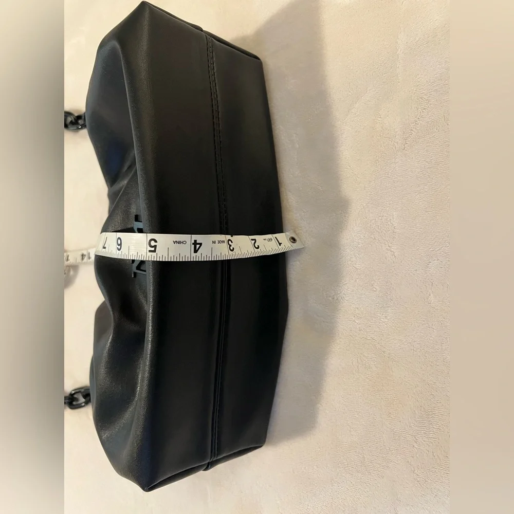 🩷 BADGLEY MISCHKA Black Frame Logo Crossbody Bag $149🩷